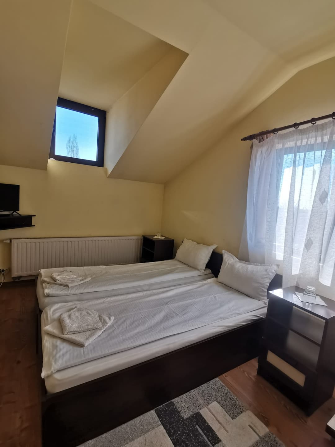 Cameră cu 2 Paturi